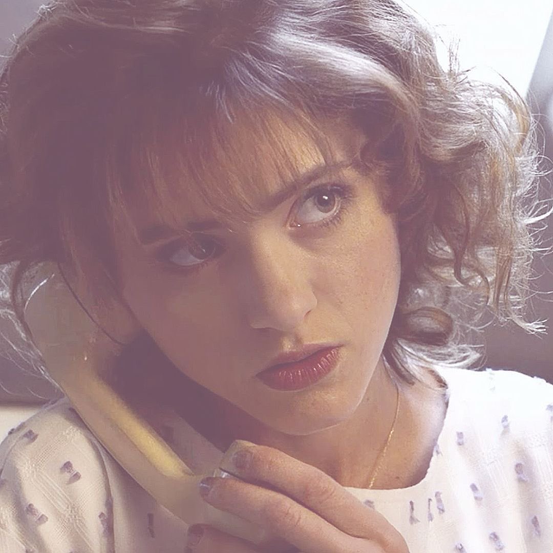 virgomoom's tweet image. beautiful women with big eyes and gorgeous curly hair save me