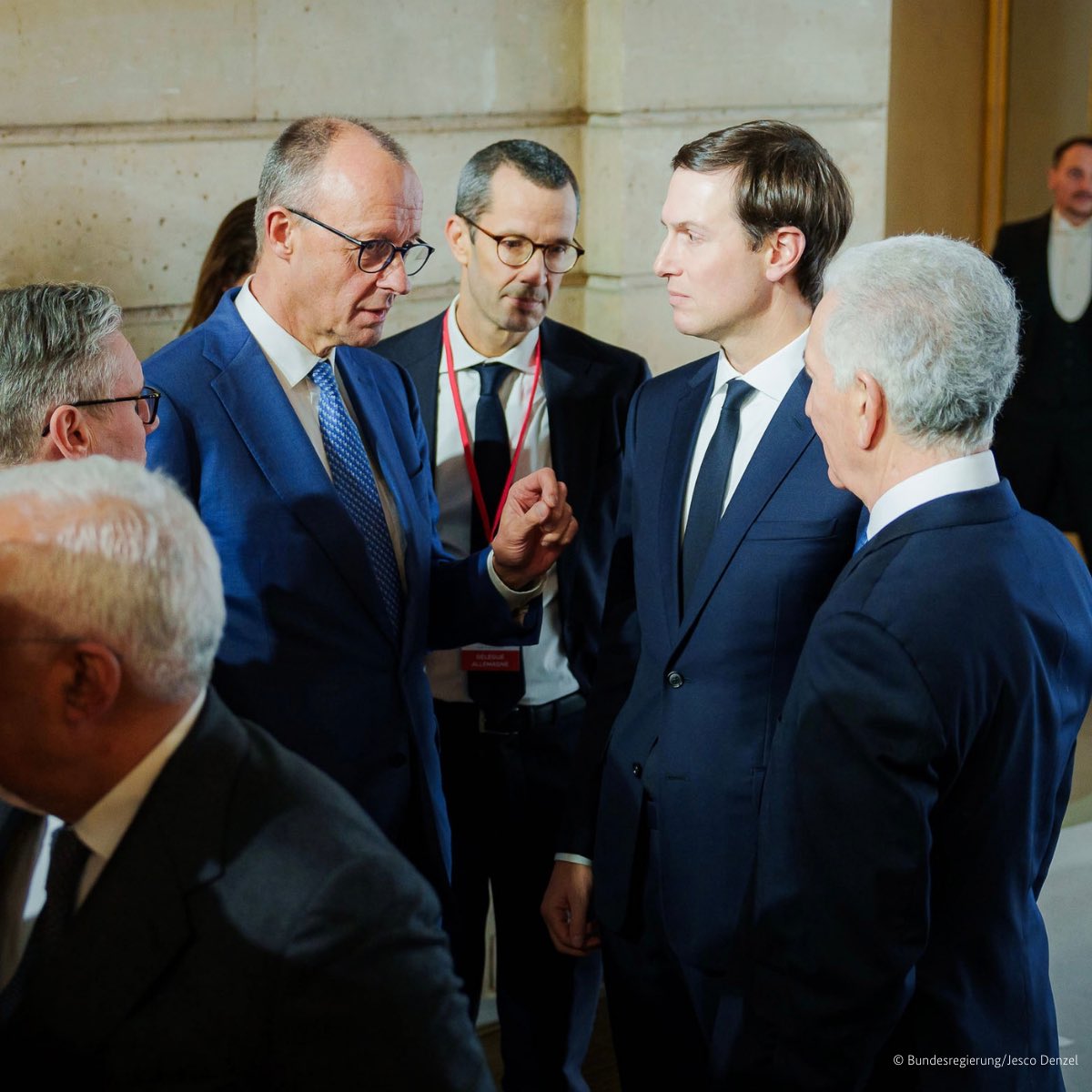 bundeskanzler's tweet image. Nach fast 4 Kriegsjahren ist ein Hauch von Frieden in der Luft. Wir werden Kompromisse machen müssen. Aber wir werden versuchen das Beste zu erreichen: einen stabilen Waffenstillstand, starke Sicherheitsgarantien und einen Frieden, den Ukrainer und Europäer gemeinsam gestalten.