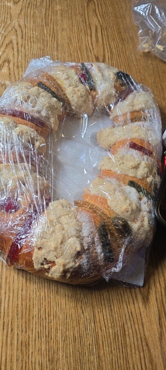 lmi_jucesfi's tweet photo. Pues ya hay rosca en casa.... apoyando a panaderías locales!! #CompraLocal https://t.co/2ZQ2TTv35y