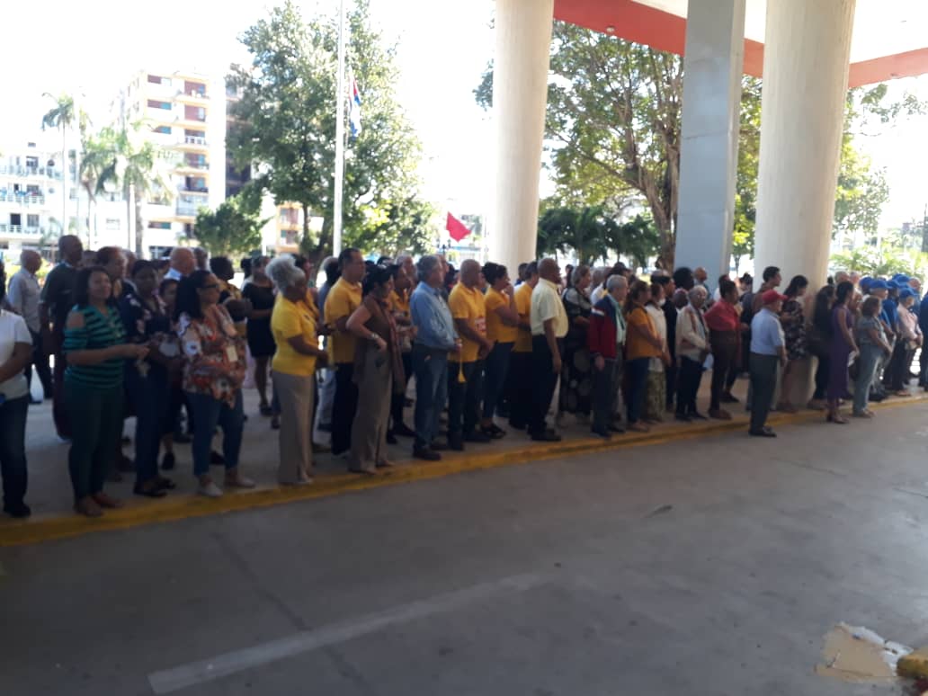 MitransCuba's tweet photo. Transportistas reafirman su apoyo a la hermana República de Venezuela
Cuba recordará siempre a los caídos.  https://t.co/ZphT3Clajz https://t.co/mTMbnkWfds