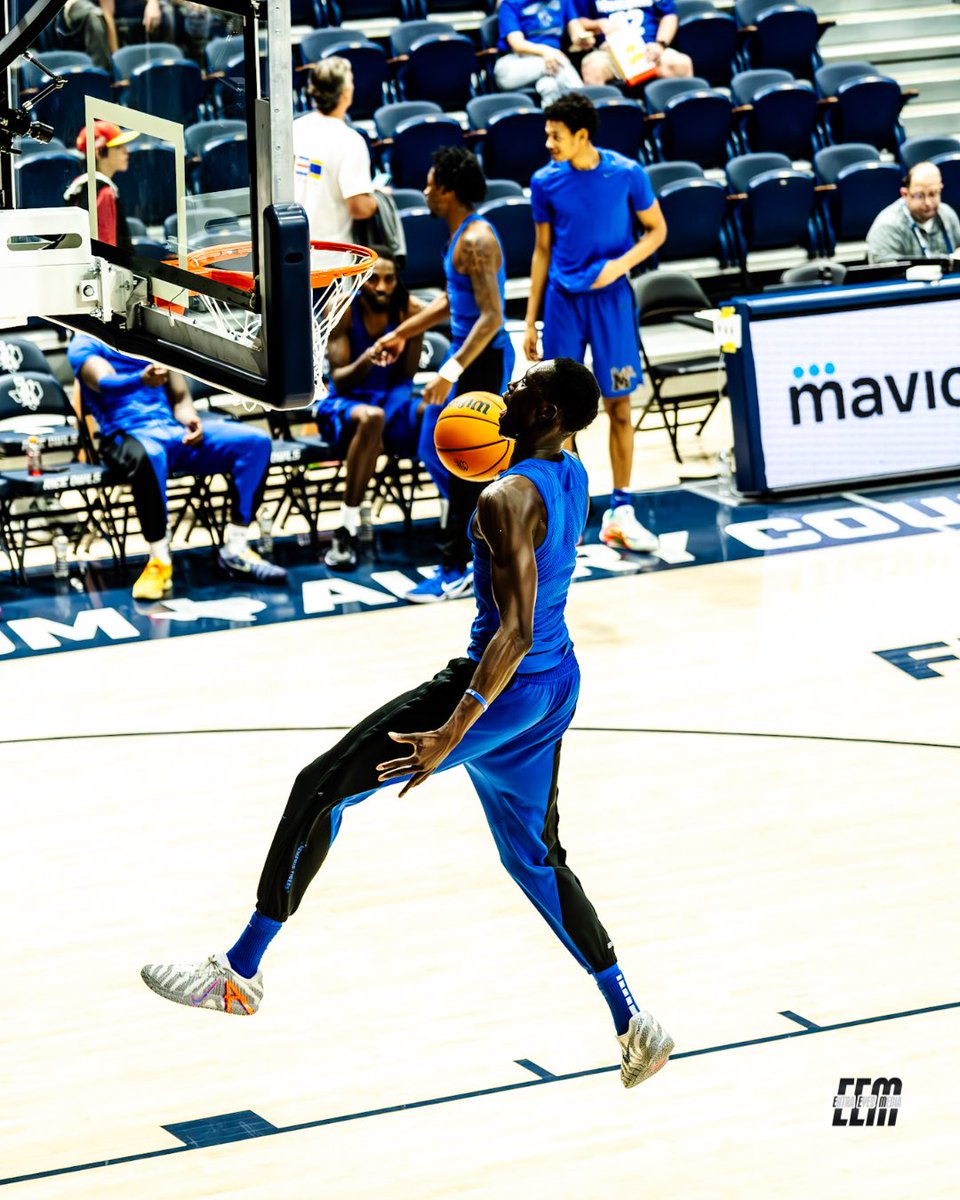 riri.media tweet media