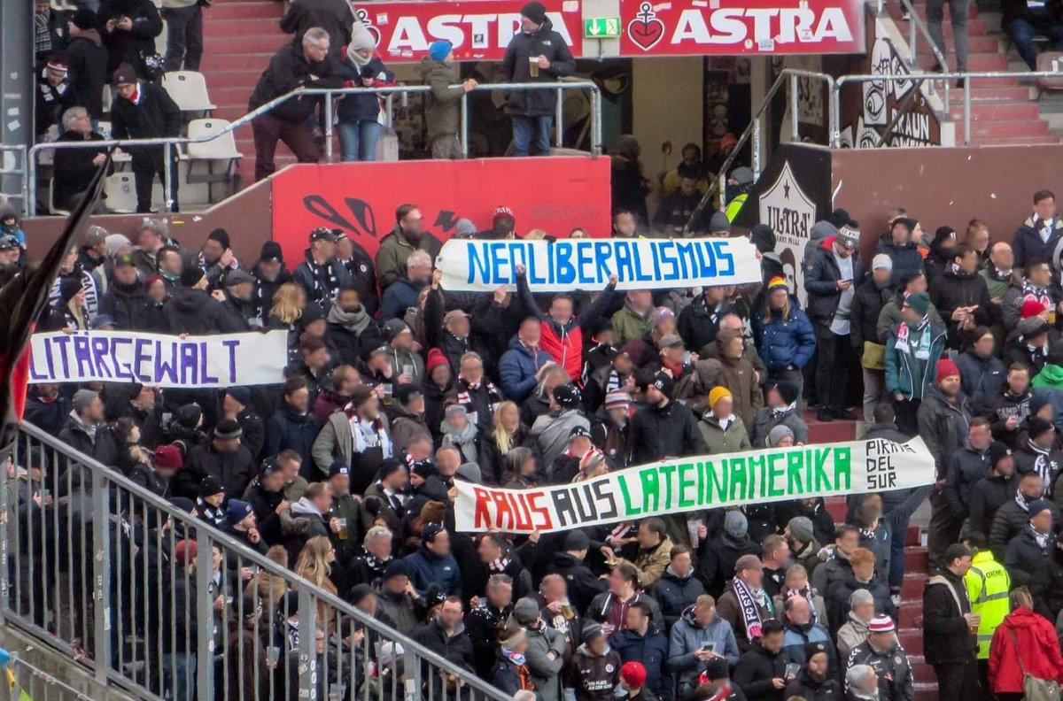 🇩🇪"Neoliberalismo fuera de América Latina"

La hinchada del ST. Pauli también desplegó una bandera contra la invasión de EEUU a Venezuela.