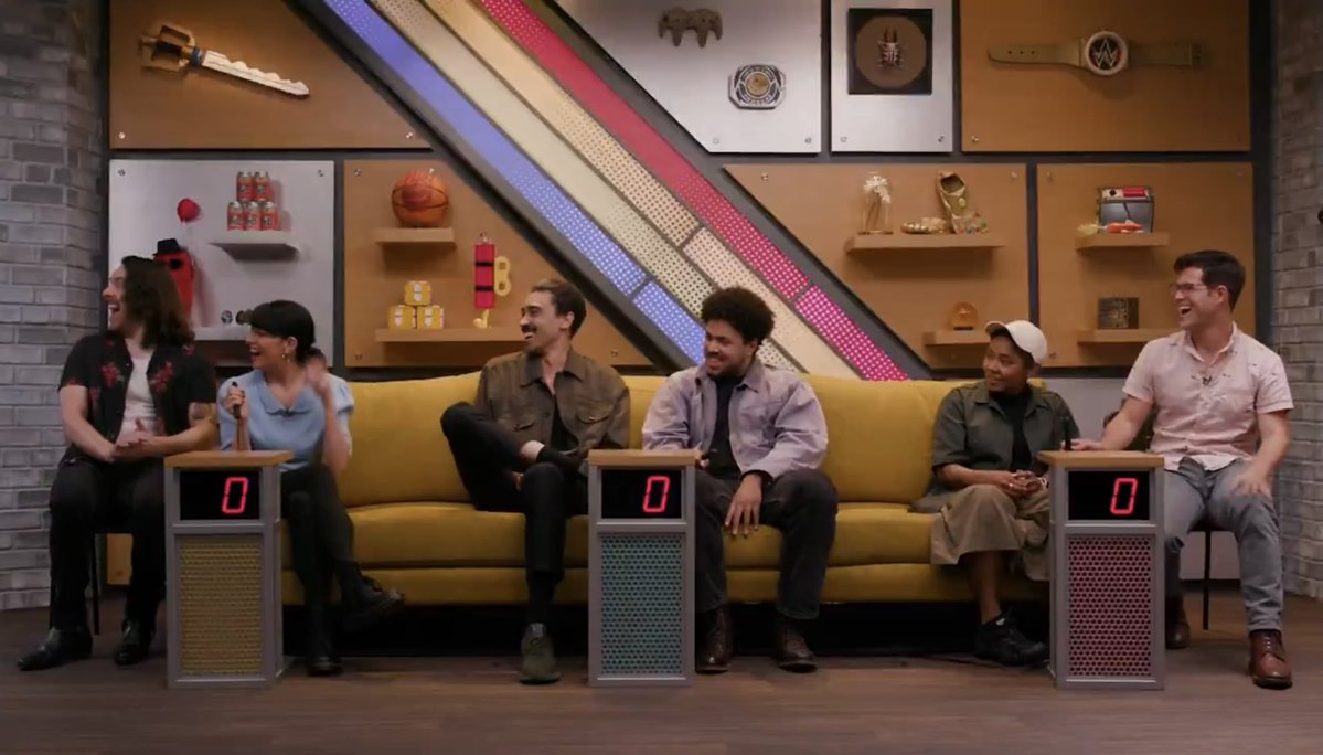 dropoutwhore's tweet image. HOLY SHIT THIS COUCH???????