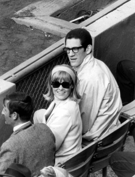 YvanMontgury's tweet image. Beth Havlicek and John Havlicek attend a Boston Red Sox game against the Cleveland Indians at Fenway Park in 1968.

📸 : Dan Goshtigian