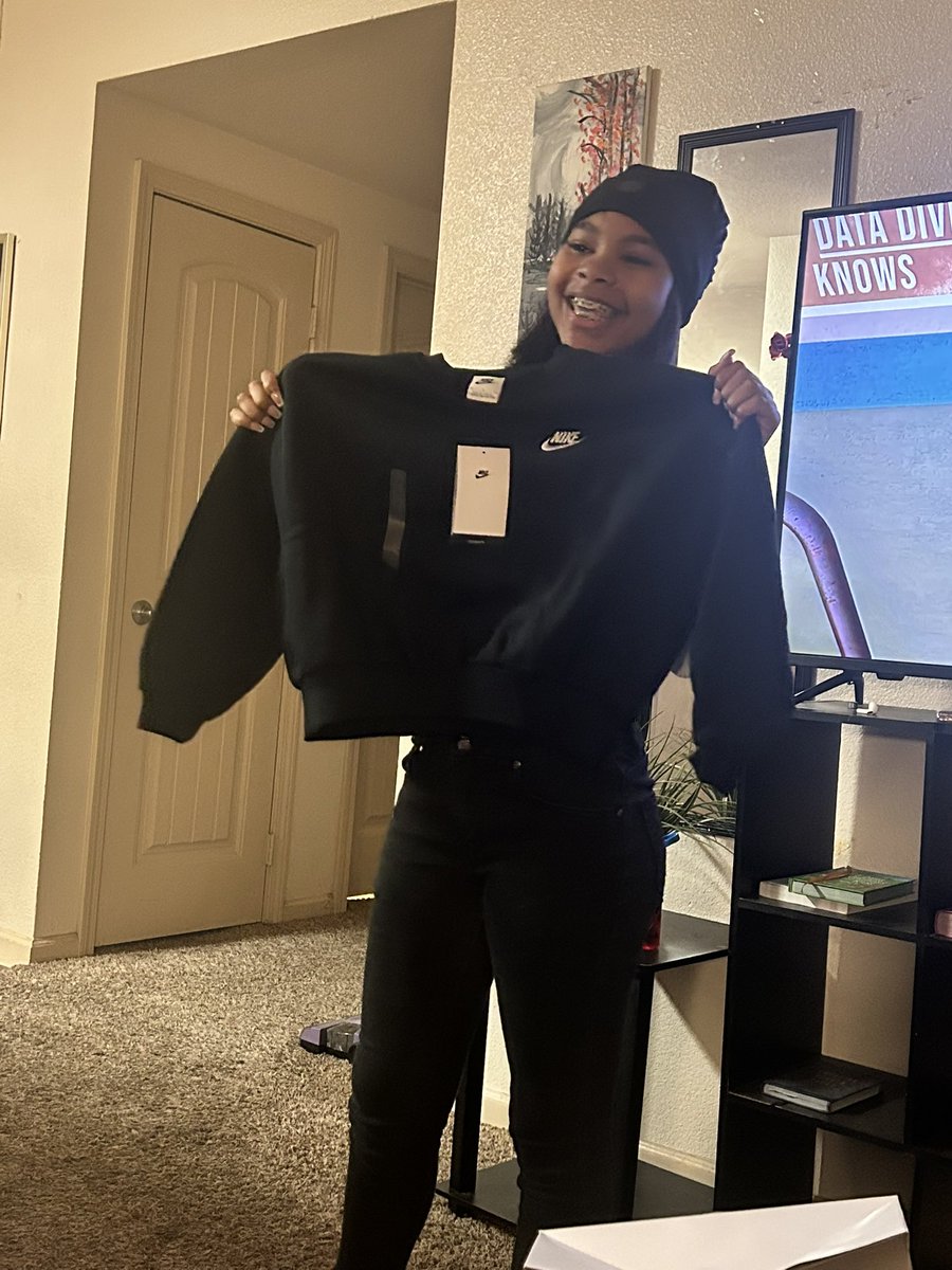 OP_FortWorth's tweet image. Christmas has passed, but the connection hasn’t.

Detective Jones and her mentees showing the power of mentorshipsnd connection. Just look at those smiles 💕

#OPFW #opfw #ImpactMade #FWPD