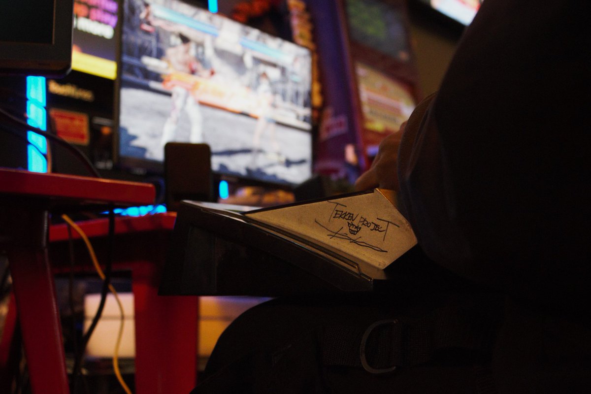 昨晩、<a href="/Harada_TEKKEN/">Katsuhiro Harada</a> のバンダイナムコ退社を期して、原田さんへの感謝を込めて歴代鉄拳シリーズから要望の多かった3とTag2のトナメを8と共にアメリカの <a href="/cleveland_fgc/">Cleveland FGC</a> で開催。原田さん、本当にありがとう。そしてお疲れ様でした。