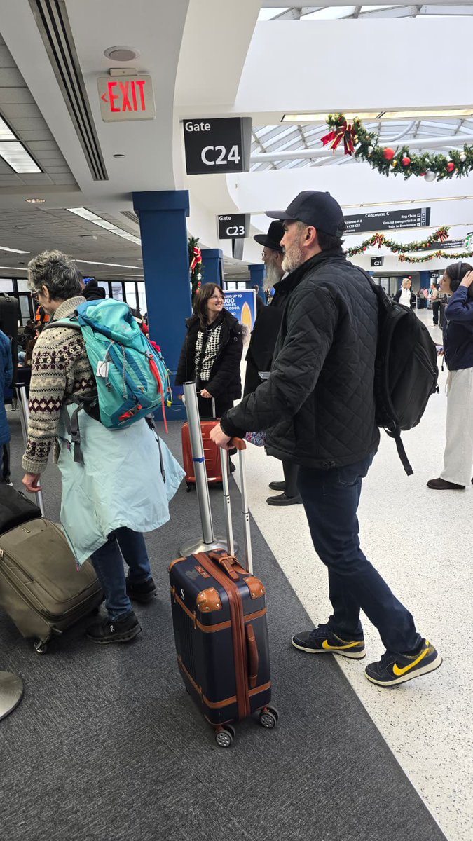 𝗕𝗥𝗘𝗔𝗞𝗜𝗡𝗚: Former Browns HC Kevin Stefanski is currently on a flight to New York to interview for the Giants head coaching job.

Jaxson Dart would thrive under Stefanski's leadership.

👀👀👀

(📸 <a href="/The_Skoo/">The Skoo</a>)