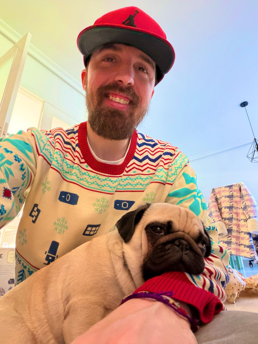 No es casualidad que en Reyes salga el mejor teclado mezclando mis marcas favoritas <a href="/CorsairSpain/">Corsair España</a> y <a href="/elgatoES/">Elgato ES - LATAM</a> y yo tenga puesto esto: 

Se viene vídeo probándolo y sacándole todo el rendimiento!