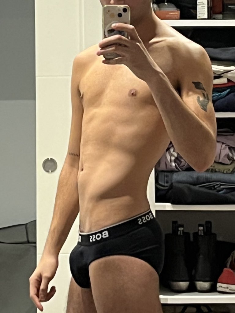 papi_laser's tweet image. pistola y pistola