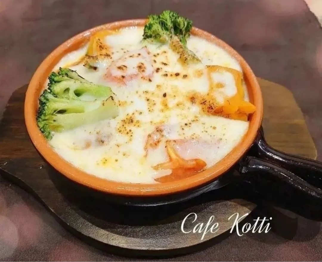 CafeKotti's tweet photo. フォロワーの皆様
おはようございます
水曜日❣寒い日が続きます
そんなときは
あったかいメニューのご注文が
多くなります

野菜ドリア
かぼちゃとブロッコリー
トマトも乗って栄養満点💯
とろ～りチーズが美味しい
ひとしなです

ぜひどうぞ☕
#Kottiイオンスタイル戸塚店
9:00〜19:00 https://t.co/jhHUOzxizf