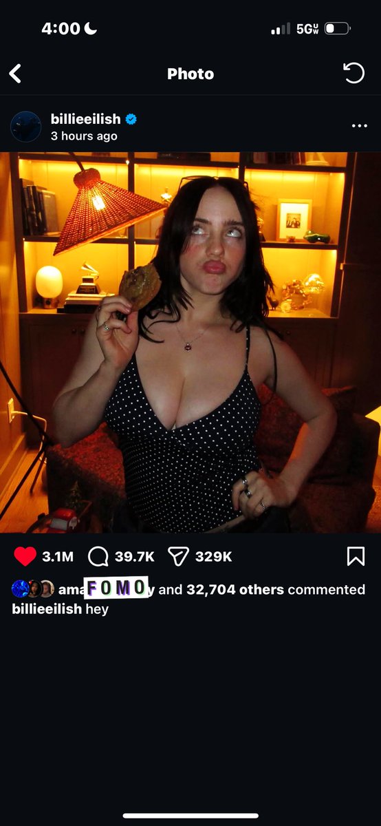 bilmelnika's tweet photo. billie knew her parasocial fans was crashing out so she said here to calm yall lmao at least she still loves us https://t.co/FSrXNOdohp