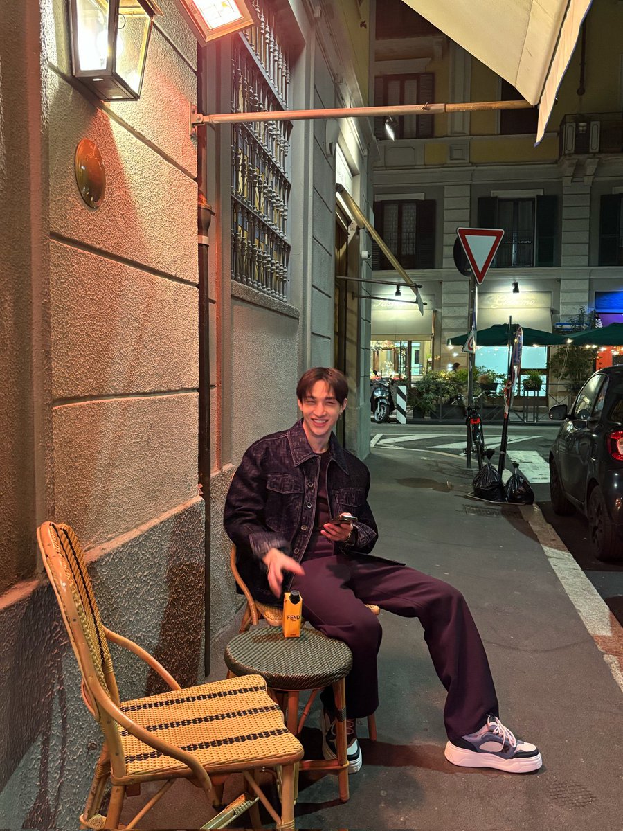 elfwonu's tweet image. prettiest boy in the whole wide world i think