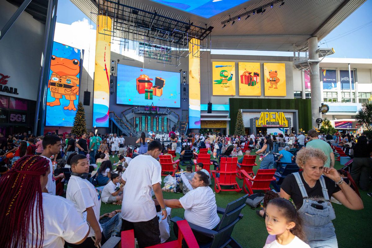 ¡Viva la tradición de los Reyes Magos! En un ambiente de alegría cientos de familias compartieron hoy la ilusión de Día de los Reyes Magos en el Distrito T-Mobile en el evento "Reyes con el Pueblo 2026", liderado por la Gobernadora Jenniffer González Colón y su equipo.