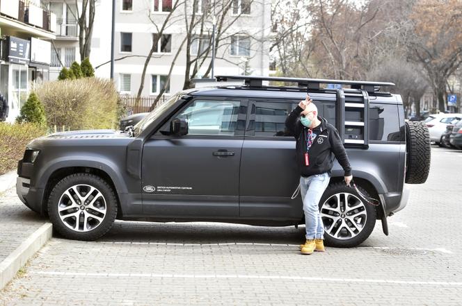 Na jaki samochód będzie zbierał w tym roku Juuuuuras Jąąąąąąkała? 
Jego Land Rover Defender 110 w wersji HSE to już stary trup🤔.
Kosztował tylko pół MILIONA ZŁOTYCH,to teraz czas na coś bardziej ekskluzywnego. Może Mercedes-Maybach GLS 600?
Akurat kosztuje pełną bańkę.