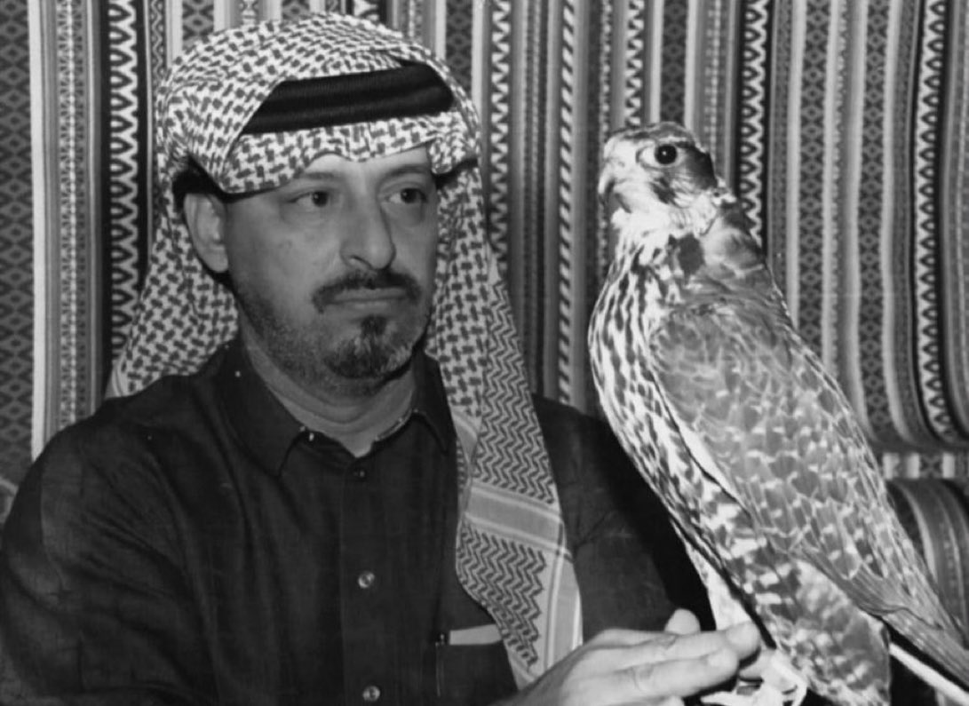 عفت الردي لاتردى من ردى خاله
يوم ان خالي بفعل الطيب سابقني

وابوي قبله موصيني على الطاله
يقول جوّد طريق الجود والحقني

ماطيع في الطيب قوّاله .. وعذّاله 
وشلون اعشق الردى والطيب عاشقني

#الشيخ :
مسلط بن شعيفان #الازمع #ابوثنين