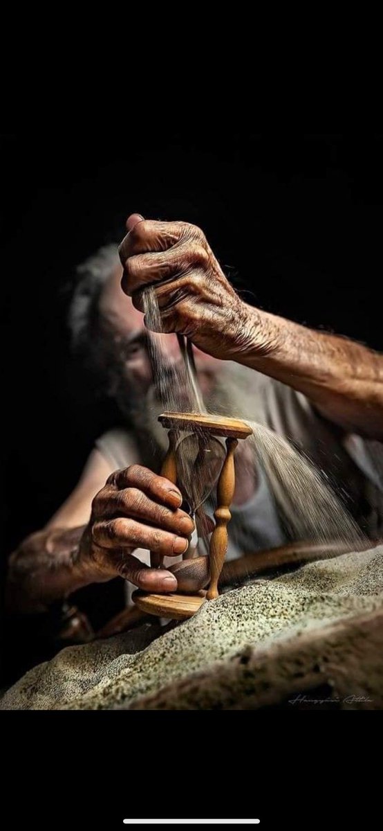 نحن بخير ، نجتاز وحدنا مطبات الحياة دون أن نشتكي او نتذمر ، نصمت كثيرا لأن في رأسنا ضجيج لا يهدأ ومن يرانا يشعر وكأننا نعيش في عالم آخر ، قليلون الكلام كثيرين الشرود، وحين نُسئل عن حالنا نقول لك مع ابتسامة جميلة  : أنا بخير  ... فنحن بارعون في تمثيل دور السعادة على مسرح الحياة💜