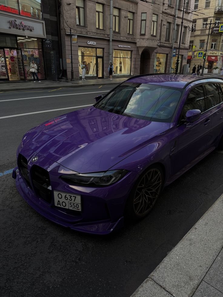 The sheer practicality of a touring mixed with that aggressive M-face is such a flex. It’s the ultimate "do it all" build for the city. 🏙️