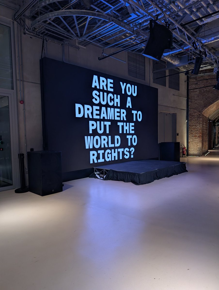 Resumen ExitMusicAr 2025
#ThomYorke se involucró en una reversión del clásico de Shakespeare Hamlet, renombrada adecuadamente Hamlet Hail to the Thief.

En exitmusic.com.ar/goto/ podes encontrar entrevistas con los realizadores y con Thom sobre la producción.

<a href="/TheRSC/">The RSC</a>