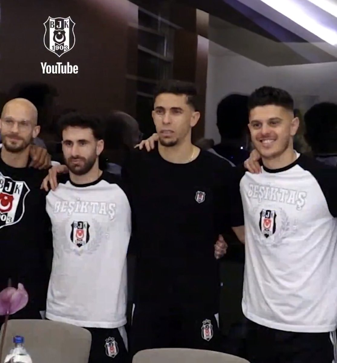 Ya Milot adam yanında ağlıyor neye gülüyorsun aq ua