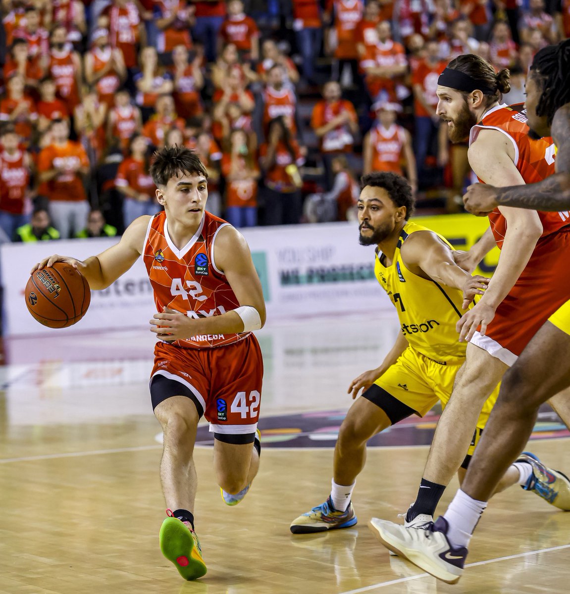basketslander's tweet image. Gerard Fernández vs Aris (Eurocup): 

15 PTS 🔥
5/8 TC 🔝
3 REB 💪
15 VAL ✅

17 ANYS ‼️🔥😱
