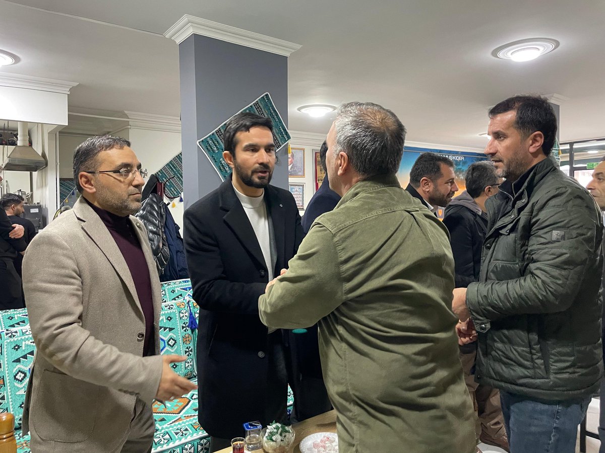 Derin bir hüzünle öğrendiğimiz vefat haberlerinin ardından, bugün dostlarımızın acısını paylaşmak için yanlarındaydık. 

Hasan Şahintaş, Mintan Çıvak ve Naime Arslan'a Allah'tan sonsuz rahmet diliyorum. 

Geride kalanlara ise, bu ayrılık yükünü taşıyacak sabır ve metanet