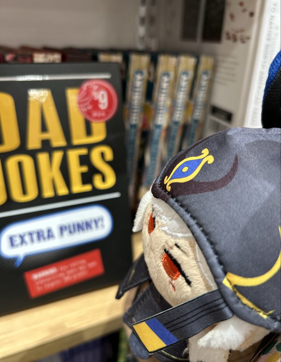 dailycynonui's tweet photo. happy new year all <3 cynui went to the bookstore today https://t.co/lCcJ1ghcgh