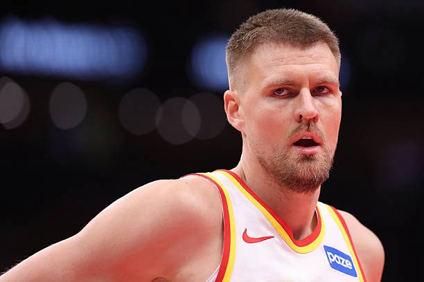 TheDunkCentral's tweet image. The Atlanta Hawks are assessing Kristaps Porziņģis’ trade value around the league, per @MikeAScotto 

“Given Porzingis’ inability to stay healthy this season, expect Atlanta to gauge the trade value of his expiring contract on the market ahead of the deadline.”

(Via @hoopshype /…