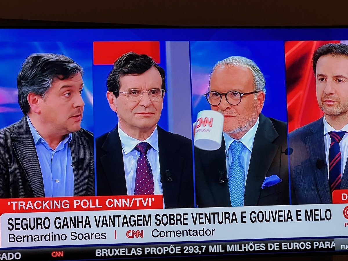 Vim só aqui dizer aos comentadores da CNN que é “Tracking poll”, não “tracking pool”. You’re welcome