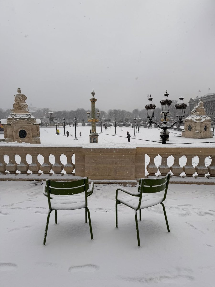 more snowy pictures of Paris ❄️❄️❄️