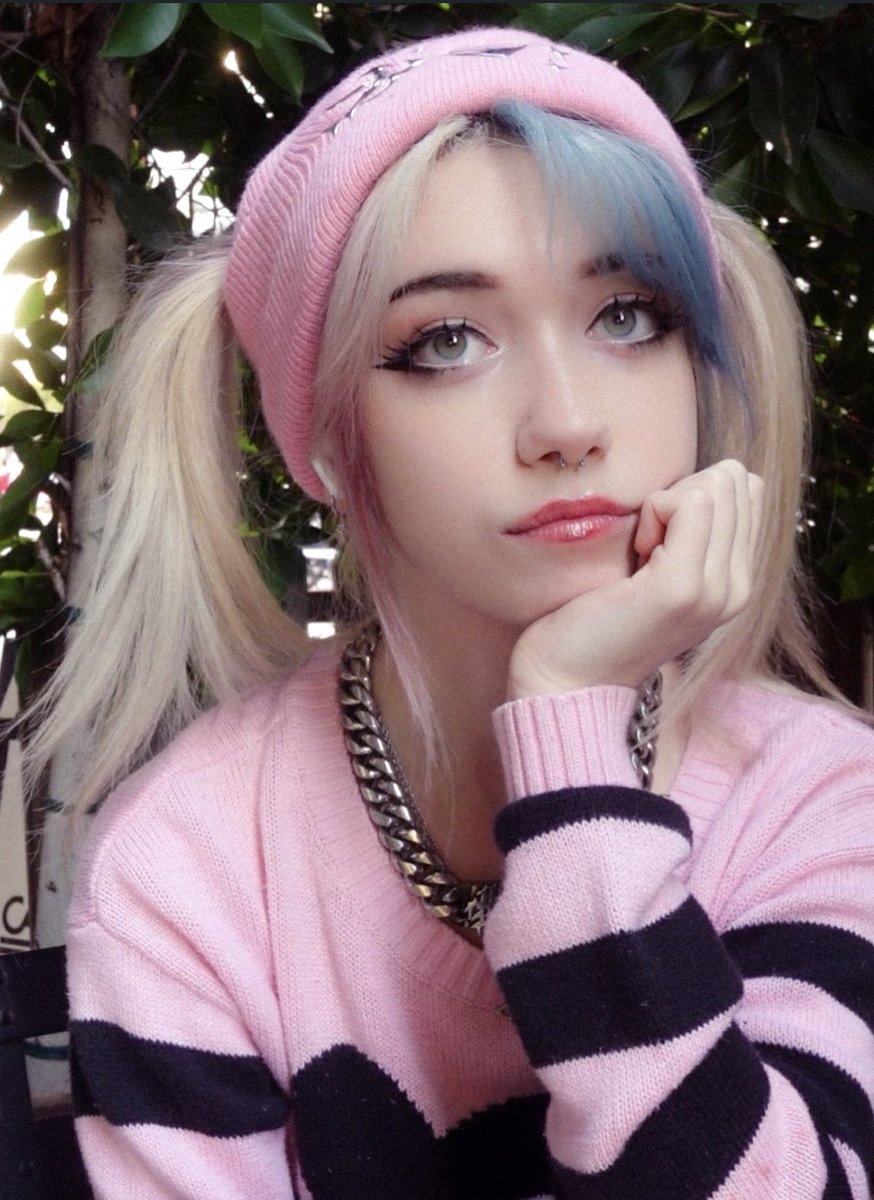 •C•A•M• tweet media