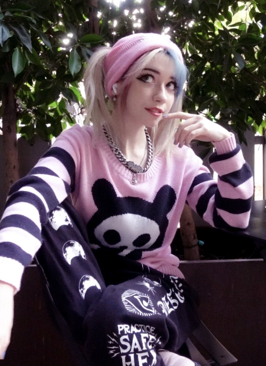 •C•A•M• tweet media