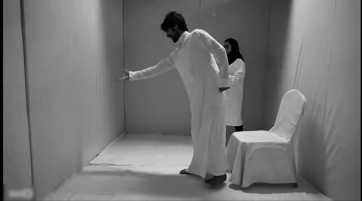 صافحت في كفِّي خيَال العزيزين 
واثره جنُون الشّوق صافَح يديني . .