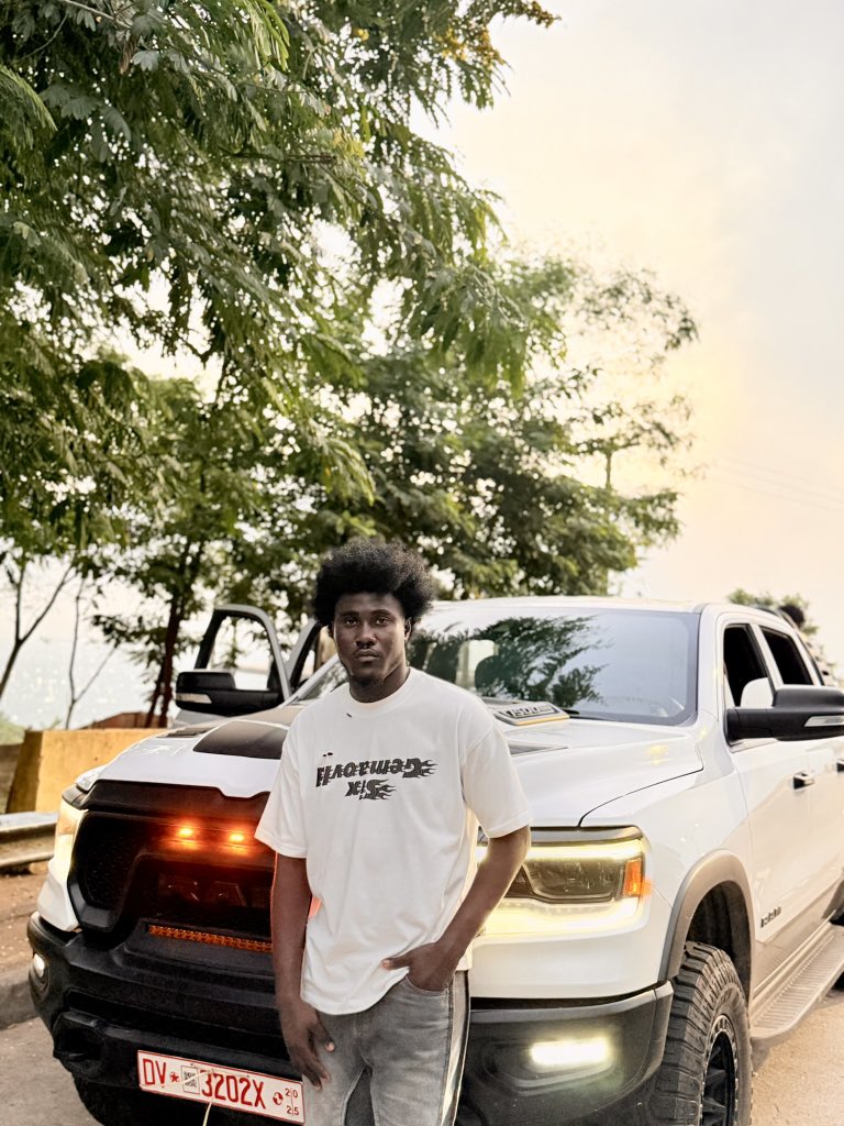 Hey Freshers, 
I’m Bonucci Cyrus. 

Don’t forget to say ‘Hi’ when you meet me on campus 😊