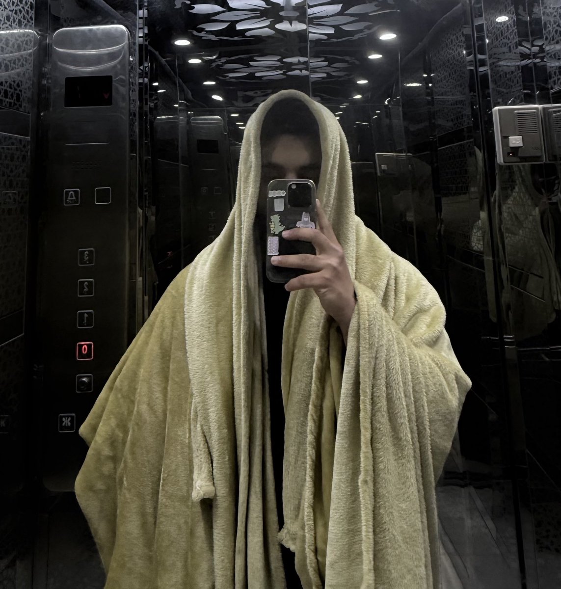 OF_saaa's tweet image. كل ذا المعاناة عشان بروح الصيدليه الي جنب شقتي