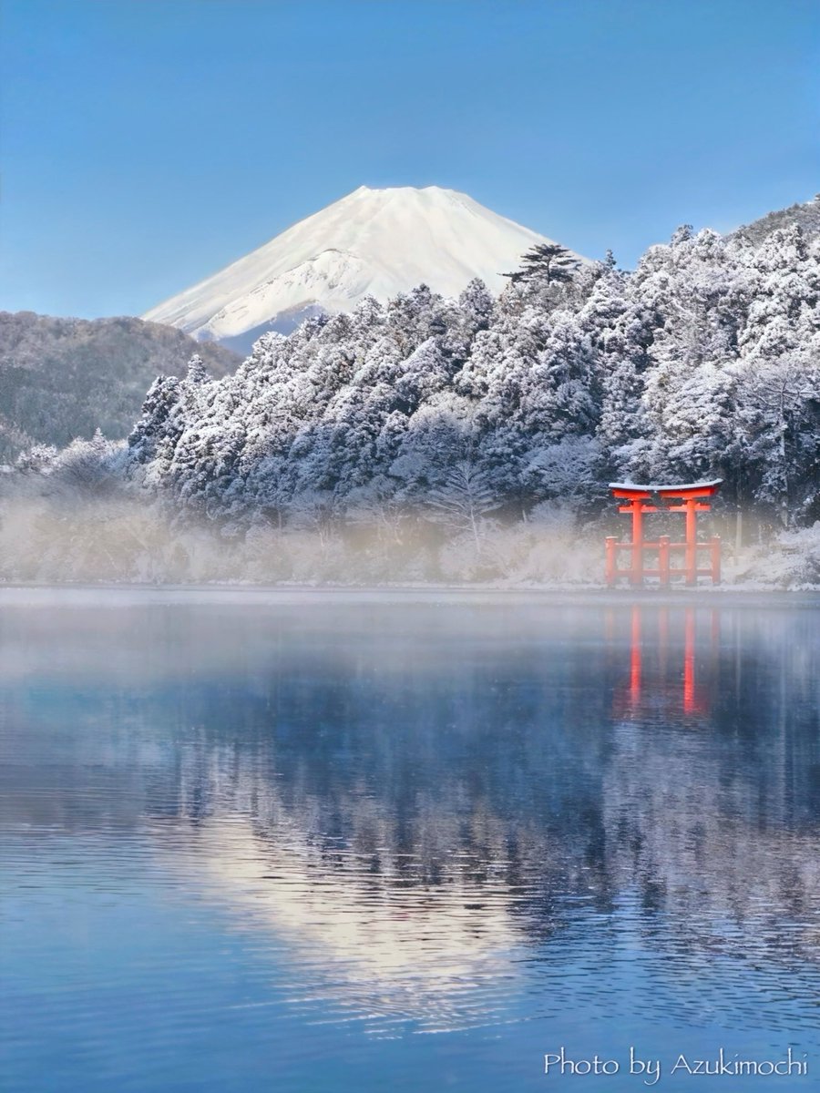 azukimochi_room's tweet image. 気嵐が立つ芦ノ湖がとても幻想的な美しさでした