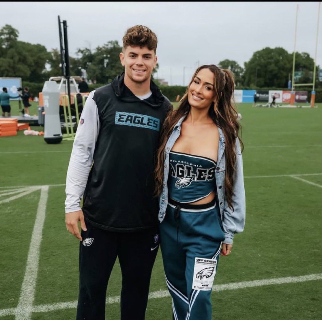 NFL_DovKleiman's tweet image. 𝗕𝗿𝗲𝗮𝗸𝗶𝗻𝗴: 42-year-old WWE superstar Nikki Bella and 22-year-old Eagles star CB Cooper DeJean are officially dating.

The pair have been casually dating for months now and were seen together numerous times in public recently.

Coop is winning on and off the field 👀