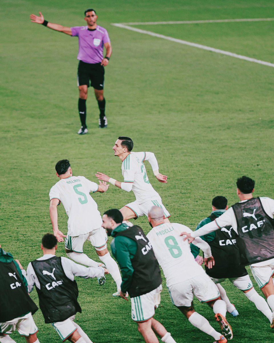 la_vagueverte's tweet photo. L’Algérie gagne 14,9 points au classement FIFA, dépasse le Canada, l’Ukraine et la Norvège et remonte à la 27e place mondiale. 🇩🇿

Depuis le début de la CAN, elle a déjà gagné 7 places ! 📈✅ https://t.co/NSTxVjkSOs