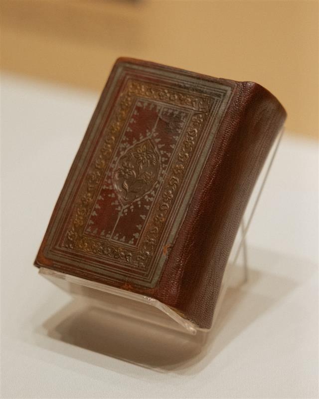 NYCMayor's tweet image. When I swore in at midnight at the old City Hall subway station last week, I had the honor of doing so on Arturo Schomburg’s 18th-century Qur'an. 

This manuscript was copied in Ottoman Syria, and is written in black ink with red highlighting the text's divisions - no ornate…