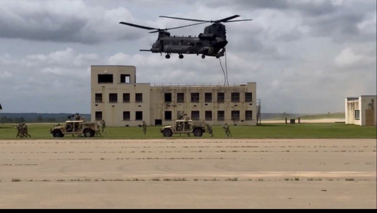 porqueTTarg's tweet image. "Casa de Maduro"

Porque esta fue la réplica de la Casa de Maduro con la que durante meses el ejército norteamericano ensayó la operación de captura.