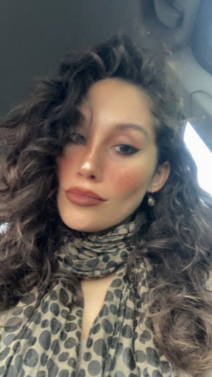 Nazllii22's tweet photo. 𝘞𝘳𝘪𝘵𝘦 𝘮𝘦 𝘪𝘯𝘵𝘰 𝘱𝘰𝘦𝘵𝘳𝘺 𝘢𝘯𝘥 𝘴𝘰𝘯𝘨. https://t.co/Y28PjwOX9o