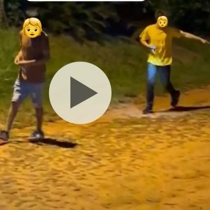▶️OTRO TERRIBLE CASO DE CRUELDAD ANIMAL |😭💔

Perrito de 11 años murió luego de que le explotara un cebollón en la boca. Según denuncias, los responsables serían menores de edad.

🗣️“León murió de manera cruel tras la explosión. Era un perrito feliz, vivía tranquilo y no