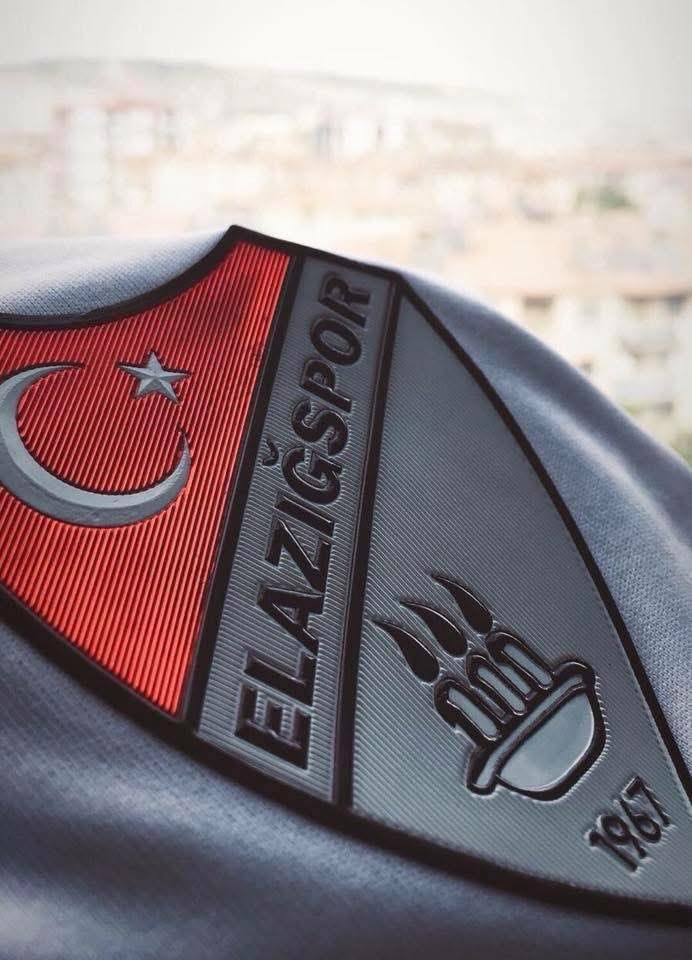 Seza Çimento Elazığspor’umuz, Bursaspor’dan bonservis bedeli ödeyerek 33 yaşındaki sol açık Sertaç Çam ile 1.5 yıl, Kastamonuspor’dan 34 yaşındaki sol stoper Sakıp Aytaç ile sezon sonuna kadar, Kastamonuspor’dan 20 yaşındaki orta saha Ali Altınöz ile 2.5 yıl, Sivasspor’dan 26
