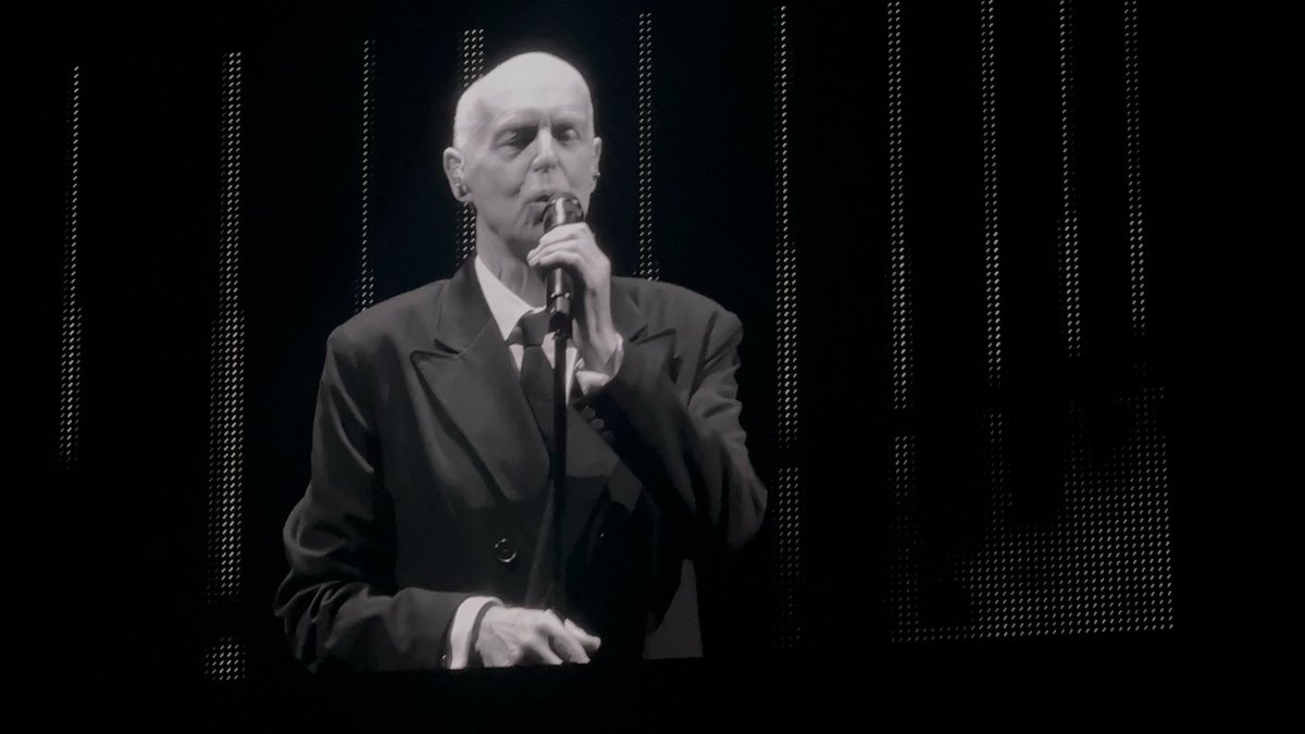 ttmh10's tweet photo. 🇬🇧pet shop boys 🇬🇧

声も音も素晴らしく幸せな2時間でした！

71歳😱でも声も全然変わらないし、2時間ほぼ休みなくパフォーマンスやり切るのも脱帽！日々節制や弛み無い習慣を積み重ねているのでしょうね。

今年は新たな習慣に取り組み中なので、心強い励みもいただいた一夜でした！ https://t.co/eHMmvXTq6x