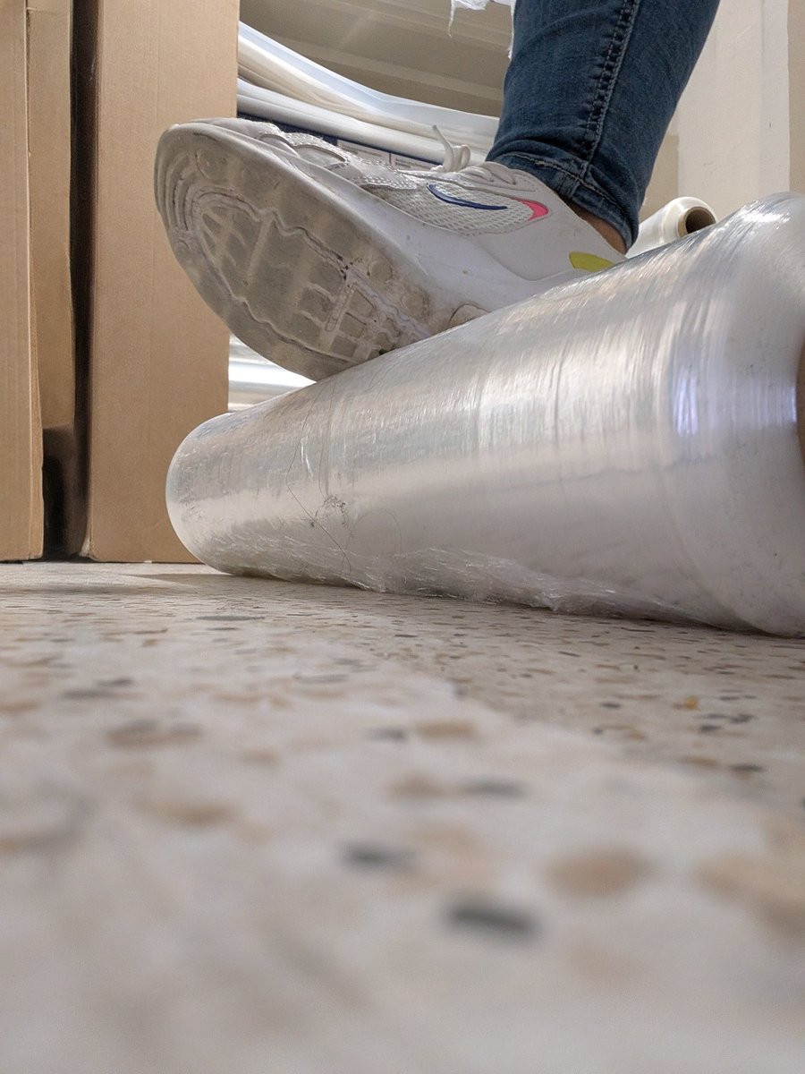 DieMarktleitung's tweet photo. 11h Discounter-Front. 🛒💨
Vollgas im Sektor 4: Kilometer auf Beton &amp; echte graue Sohlen.  1.Schicht des Jahres 2026 🔥 Frisch vakuumiert für 55€ Festpreis.
Link in Bio! ⛓️
#GetrageneSocken #Arbeitsalltag #Marktleitung #Sockenverkauf https://t.co/QHO0MZBJ72
