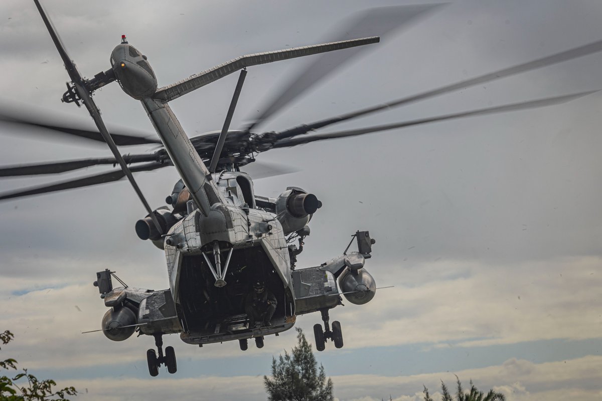 12月4日、海兵隊第31海兵遠征部隊第265海兵中型ティルトローター飛行