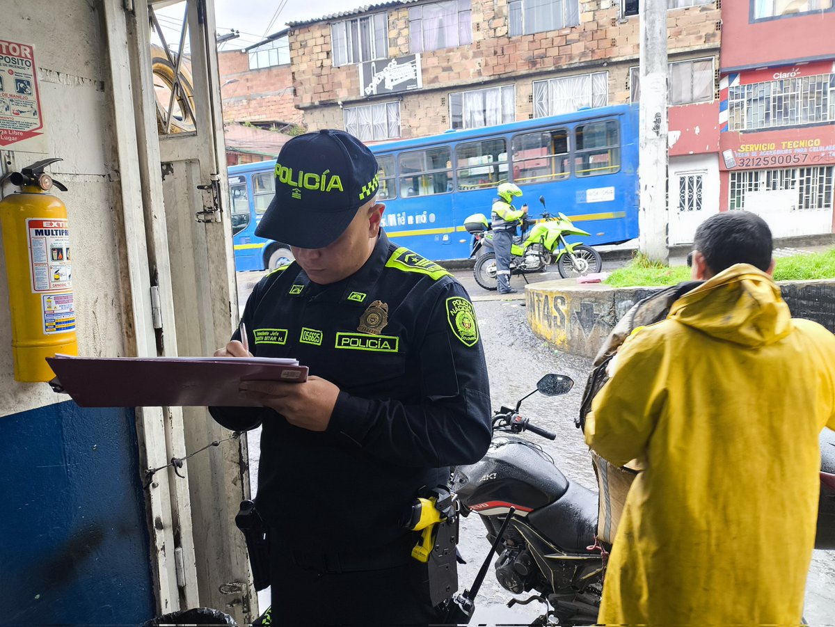 Realizamos un operativo de Inspección, Vigilancia y Control en montallantas de los sectores Palermo Sur, Bochica y Marruecos.

Verificamos que la documentación de estos establecimientos estuviera al día conforme a la Ley 1801 de 2016. ♻️