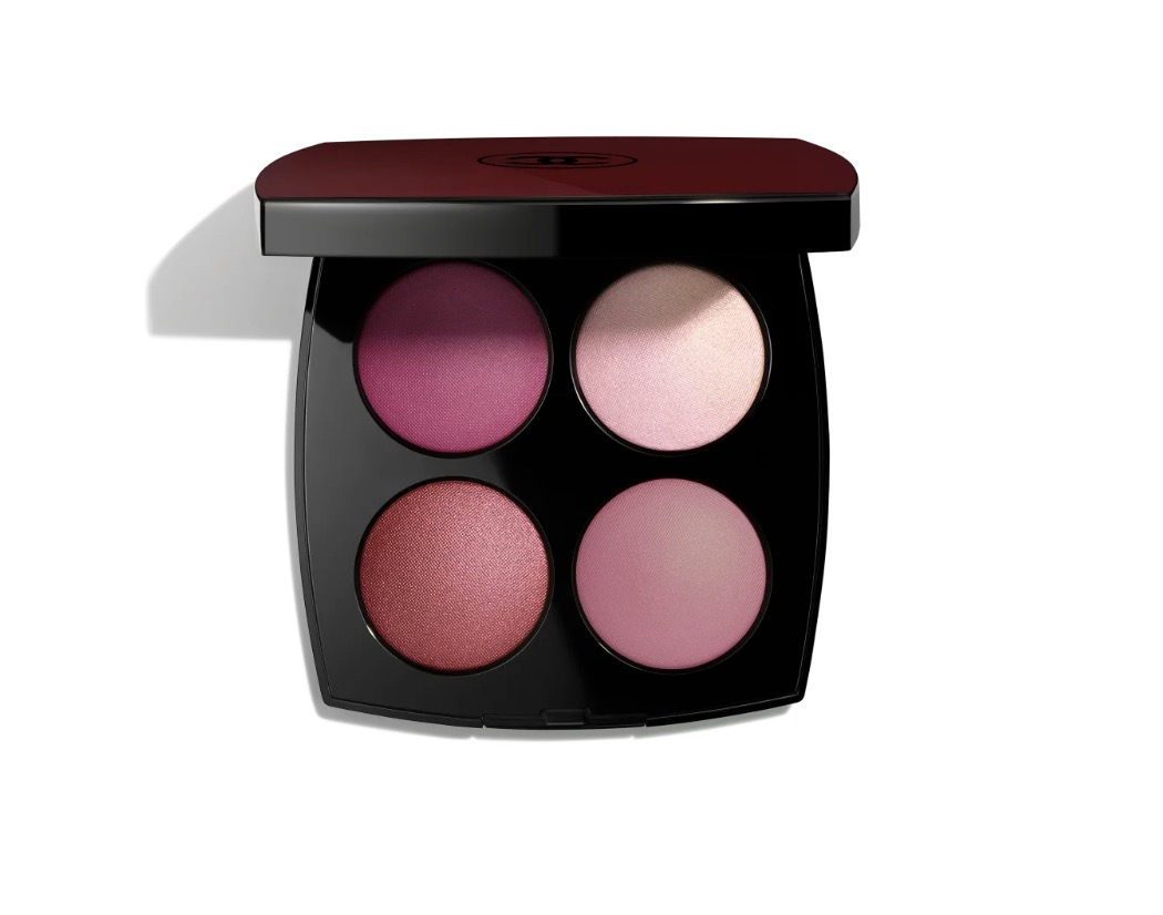 davelackie's tweet image. Here is Chanel's spring 2026 star eyeshadow palette. It's called 'Confidence' and features a magenta, a sienna red with pink shimmer, pearly rosy-white highlighter &amp;amp; mauve pink.