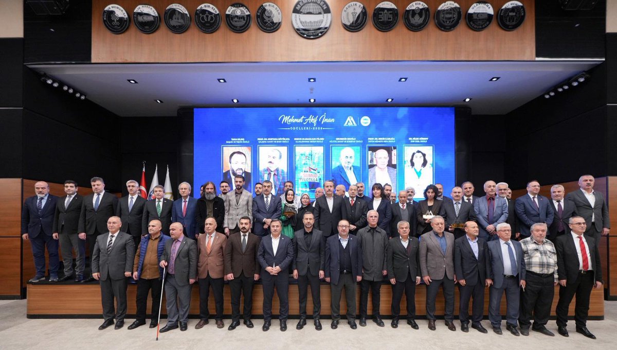 Ülke ve dünya çapında çalışmalara imza atmış kişilerin ve çabalarının kamuoyu tarafından bilinip örnek alınması amacıyla verilen Mehmet Akif İnan Ödülleri, düzenlenen törenle sahiplerine takdim edildi.

Memur-Sen Genel Merkezi Mehmet Akif İnan Konferans Salonu’nda düzenlenen ödül