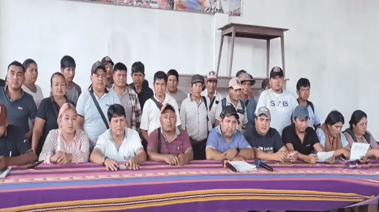 🔵Interculturales de Yapacaní se suman a las protestas y anuncian bloqueos de carreteras
Más detalles en👉tinyurl.com/pwwjsmc3