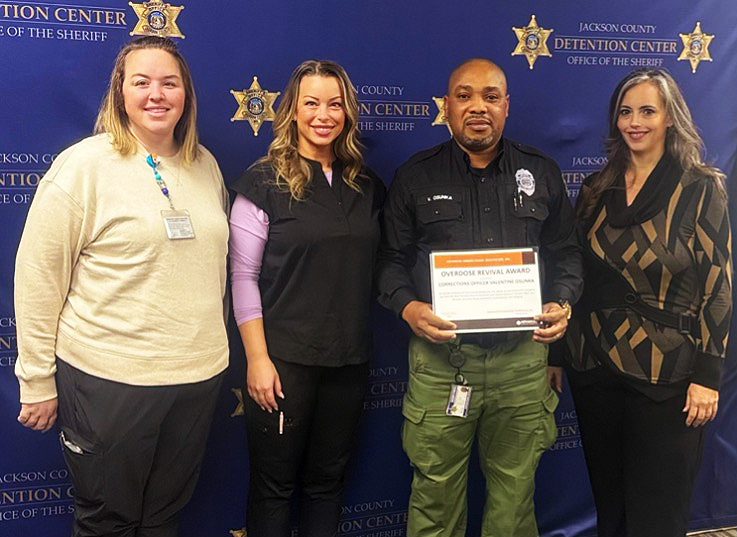 AdvancedCH's tweet image. Overdose Revival Award Presented: Jackson County, MO advancedch.com/news/overdose-…